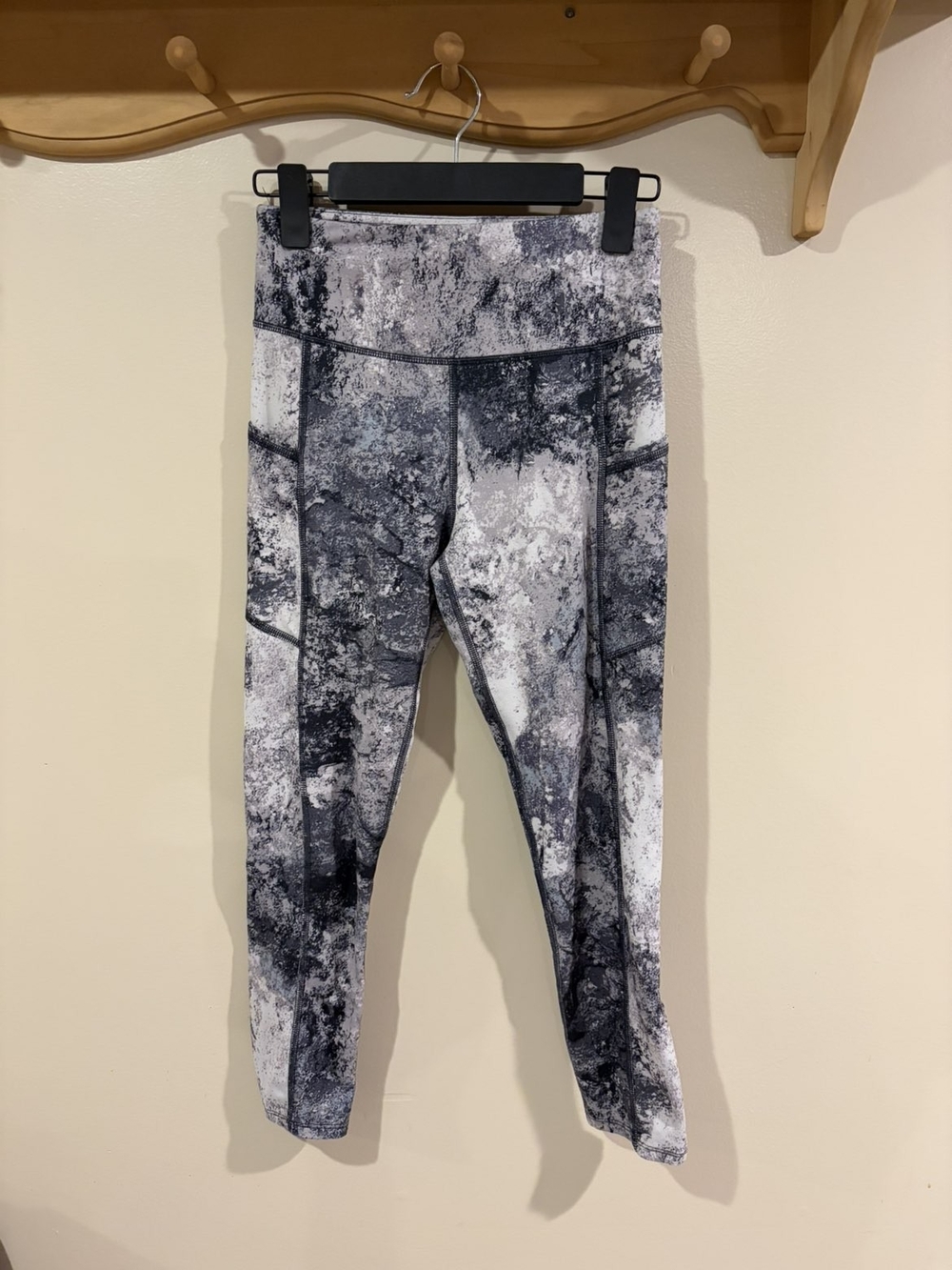 SO Black & White Marble-Print  Leggings